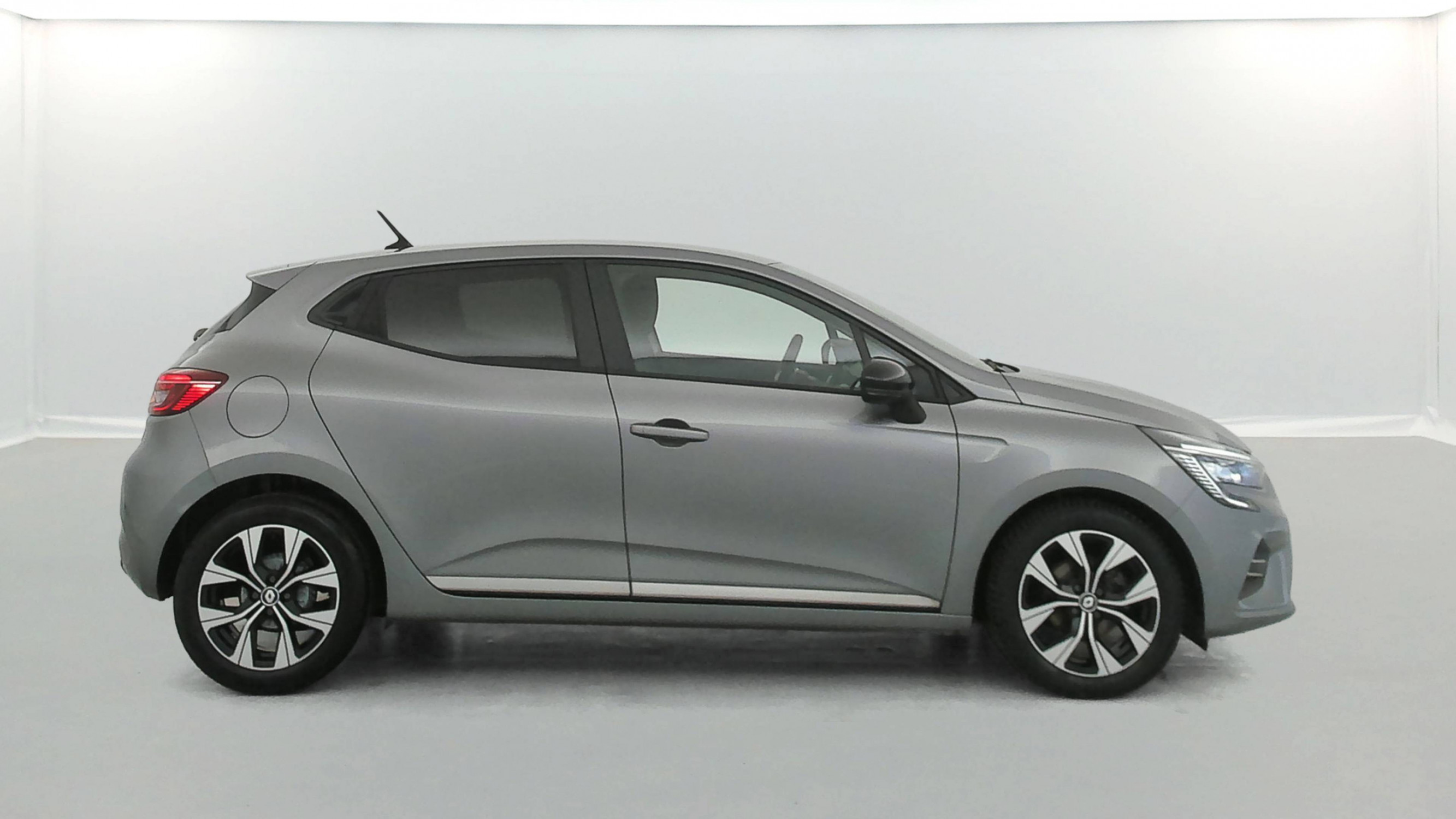 Vente en ligne Renault Clio 5 Clio TCe 90 au prix de 15 990 €