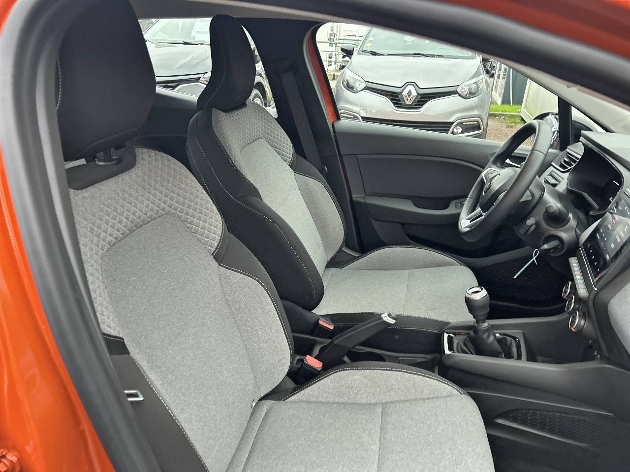 Vente en ligne Renault Clio 5 Clio TCe 90 au prix de 15 590 €