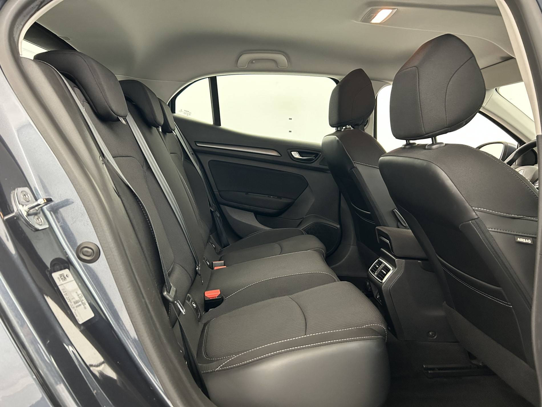 Vente en ligne Renault Megane 4 Mégane IV Berline Blue dCi 115 - 21N au prix de 14 490 €