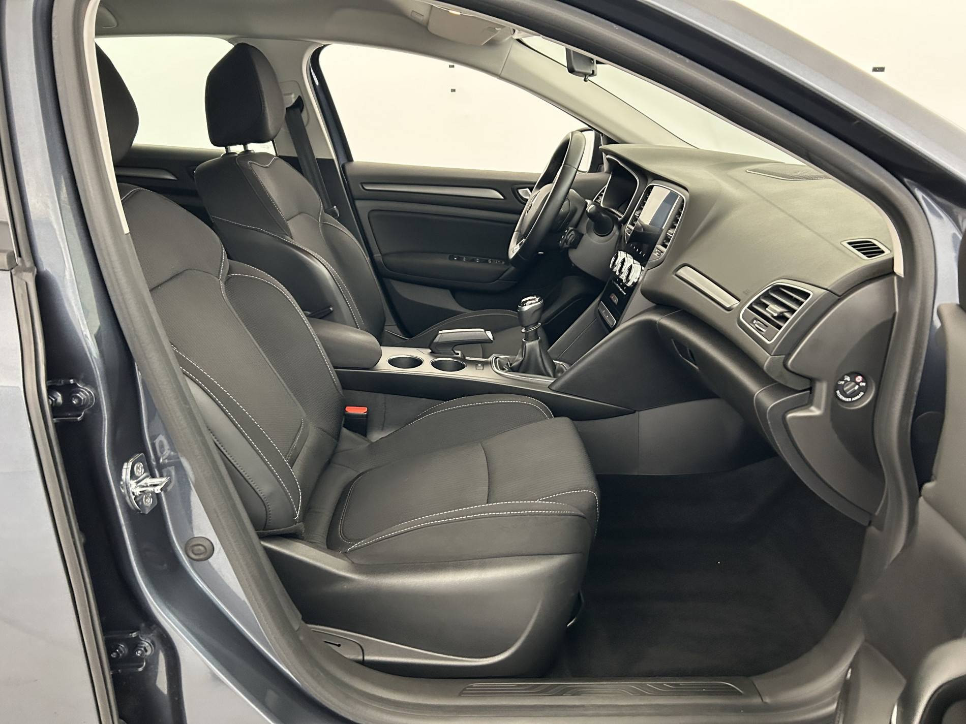 Vente en ligne Renault Megane 4 Mégane IV Berline Blue dCi 115 - 21N au prix de 14 690 €