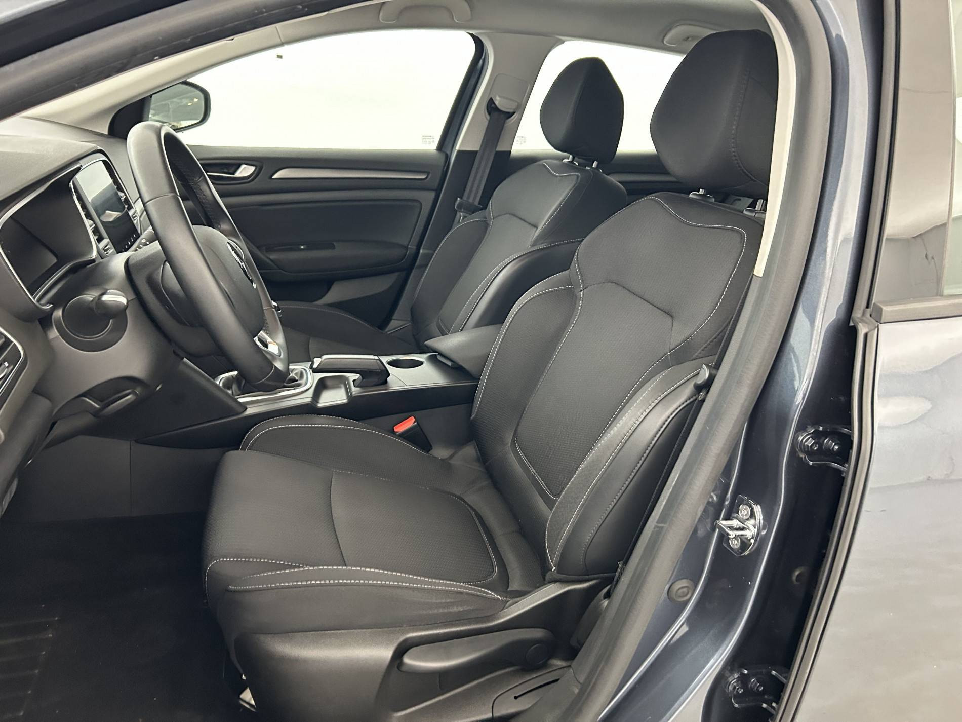 Vente en ligne Renault Megane 4 Mégane IV Berline Blue dCi 115 - 21N au prix de 14 690 €