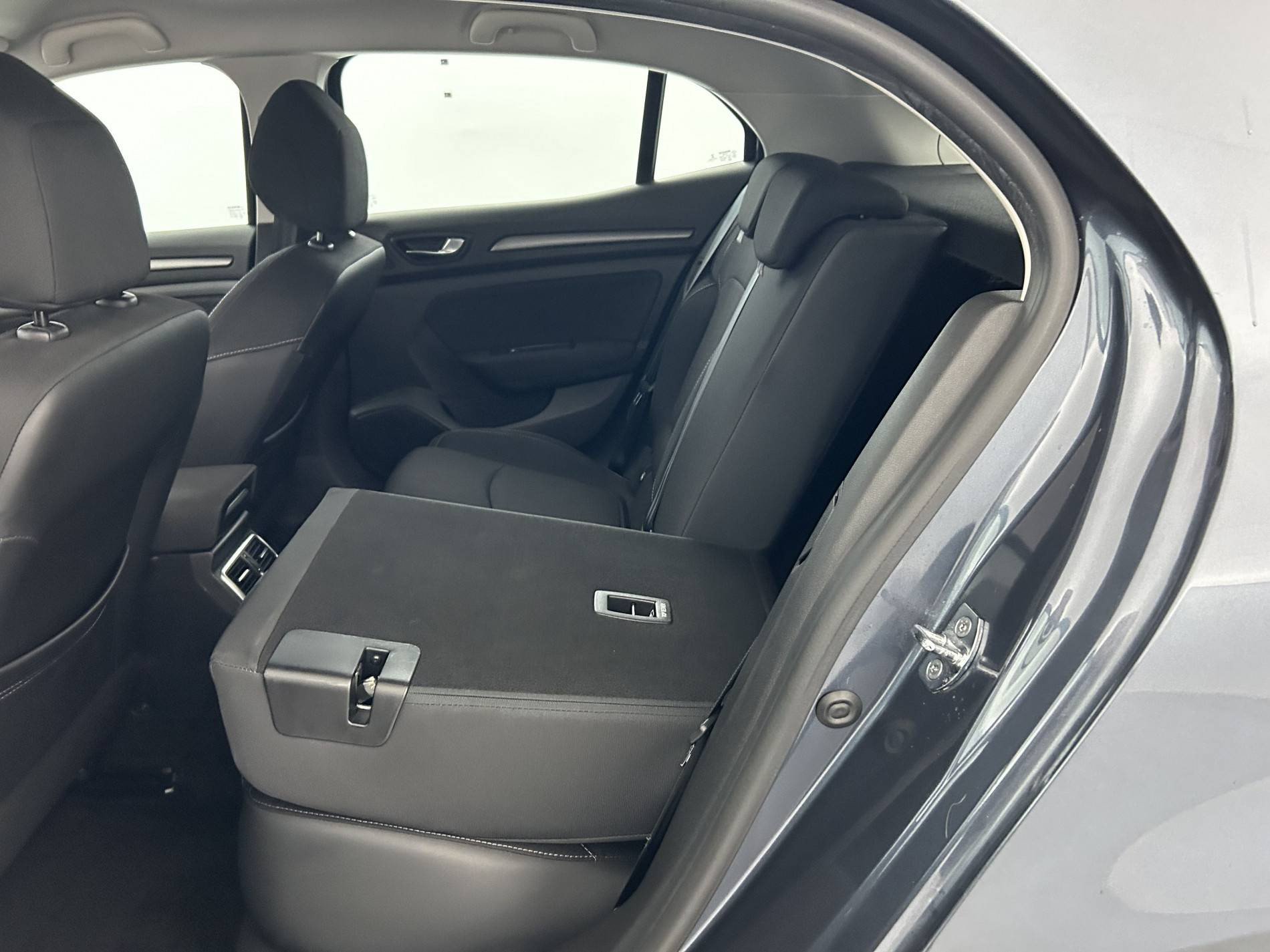 Vente en ligne Renault Megane 4 Mégane IV Berline Blue dCi 115 - 21N au prix de 14 690 €