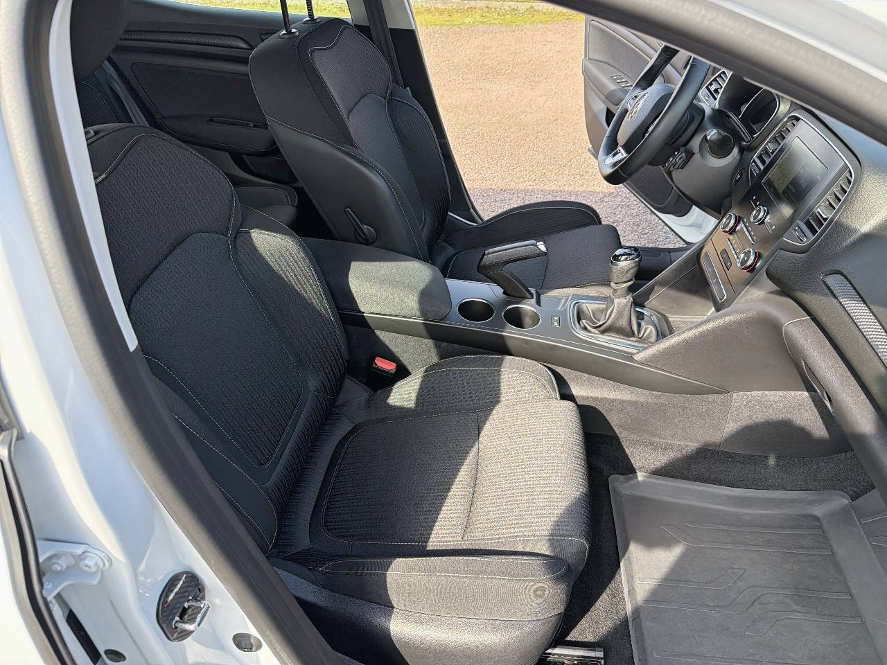 Vente en ligne Renault Megane 4 Mégane IV Berline Blue dCi 95 au prix de 14 990 €