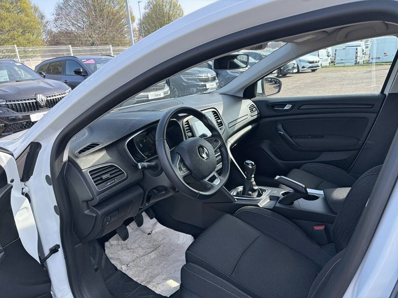 Vente en ligne Renault Megane 4 Mégane IV Berline Blue dCi 95 au prix de 14 990 €