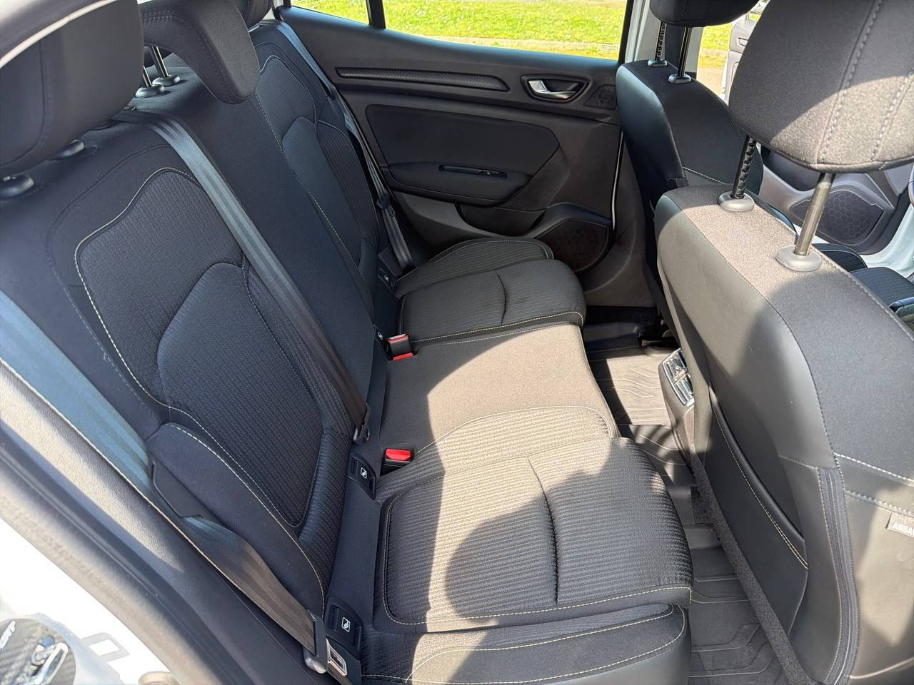 Vente en ligne Renault Megane 4 Mégane IV Berline Blue dCi 95 au prix de 14 990 €