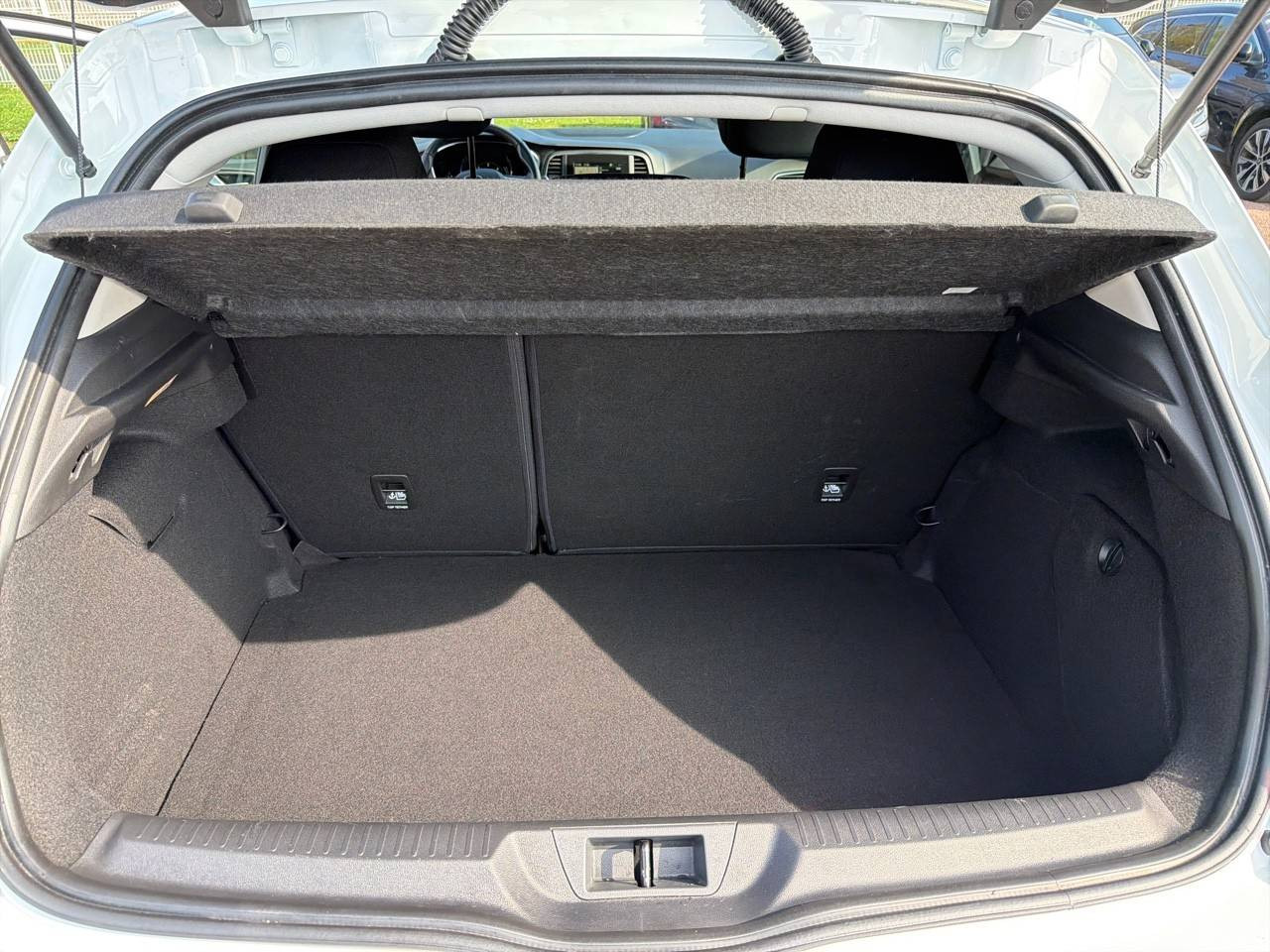 Vente en ligne Renault Megane 4 Mégane IV Berline Blue dCi 95 au prix de 14 990 €