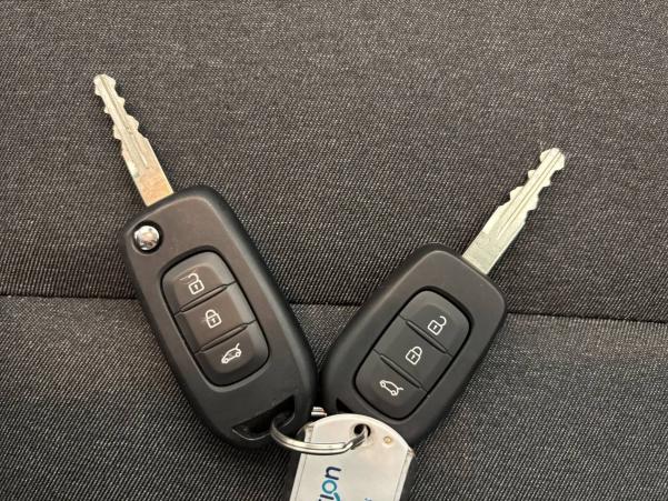 Vente en ligne Renault Clio 5 Clio TCe 90 au prix de 15 990 €