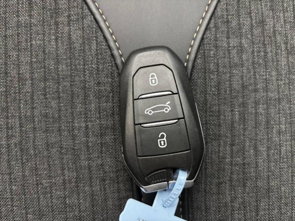 Vente en ligne Peugeot 5008  BlueHDi 130ch S&S EAT8 au prix de 25 990 €