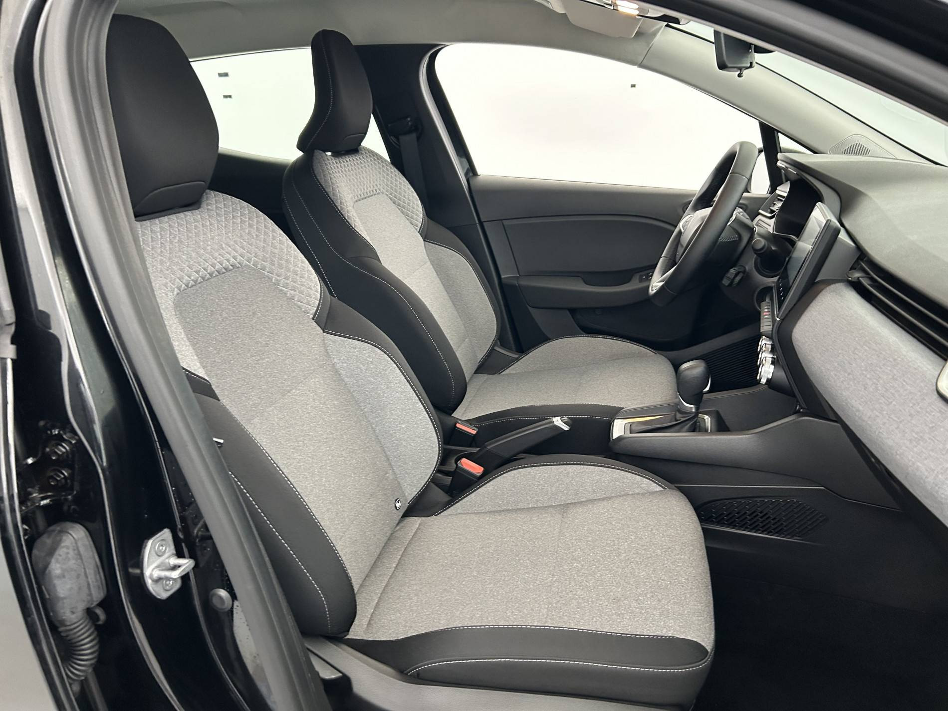 Vente en ligne Renault Clio 5 Clio E-Tech full hybrid 145 ch GSR2 au prix de 20 990 €