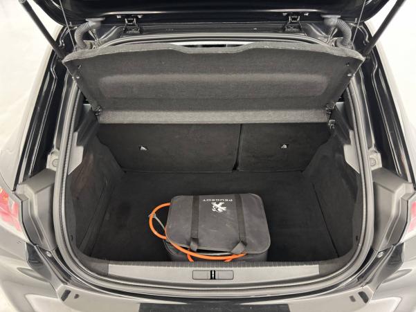 Vente en ligne Peugeot E-208 208 Electrique 50 kWh 136ch au prix de 12 890 €
