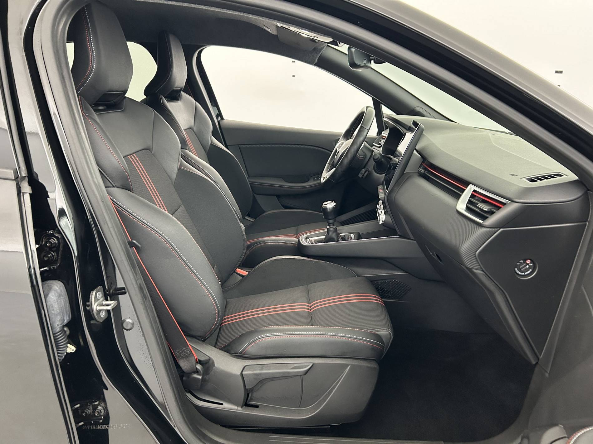 Vente en ligne Renault Clio 5 Clio TCe 140 au prix de 19 790 €