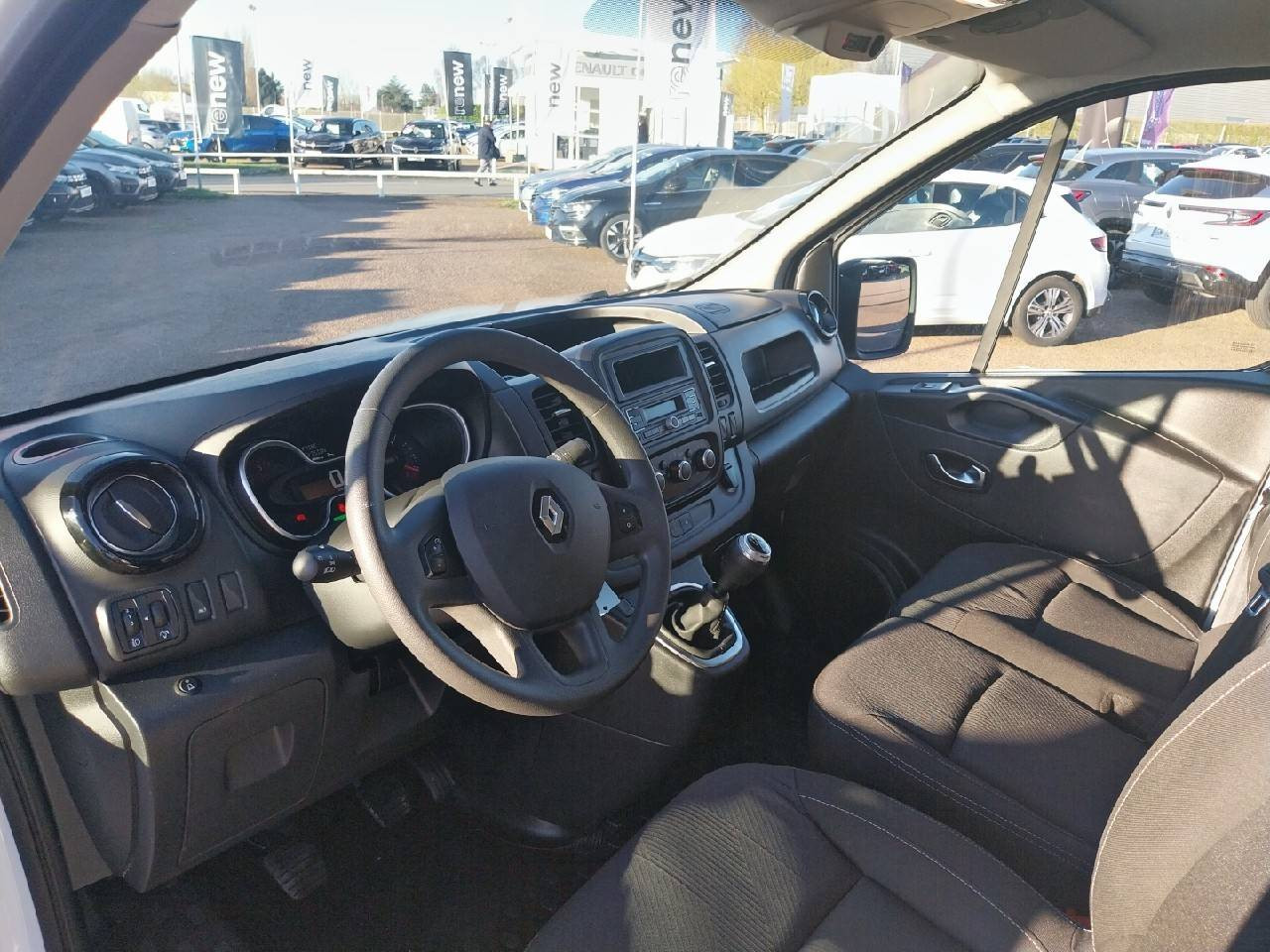 Vente en ligne Renault Trafic 3 Fourgon TRAFIC FGN L2H1 1300 KG DCI 120 au prix de 19 990 €