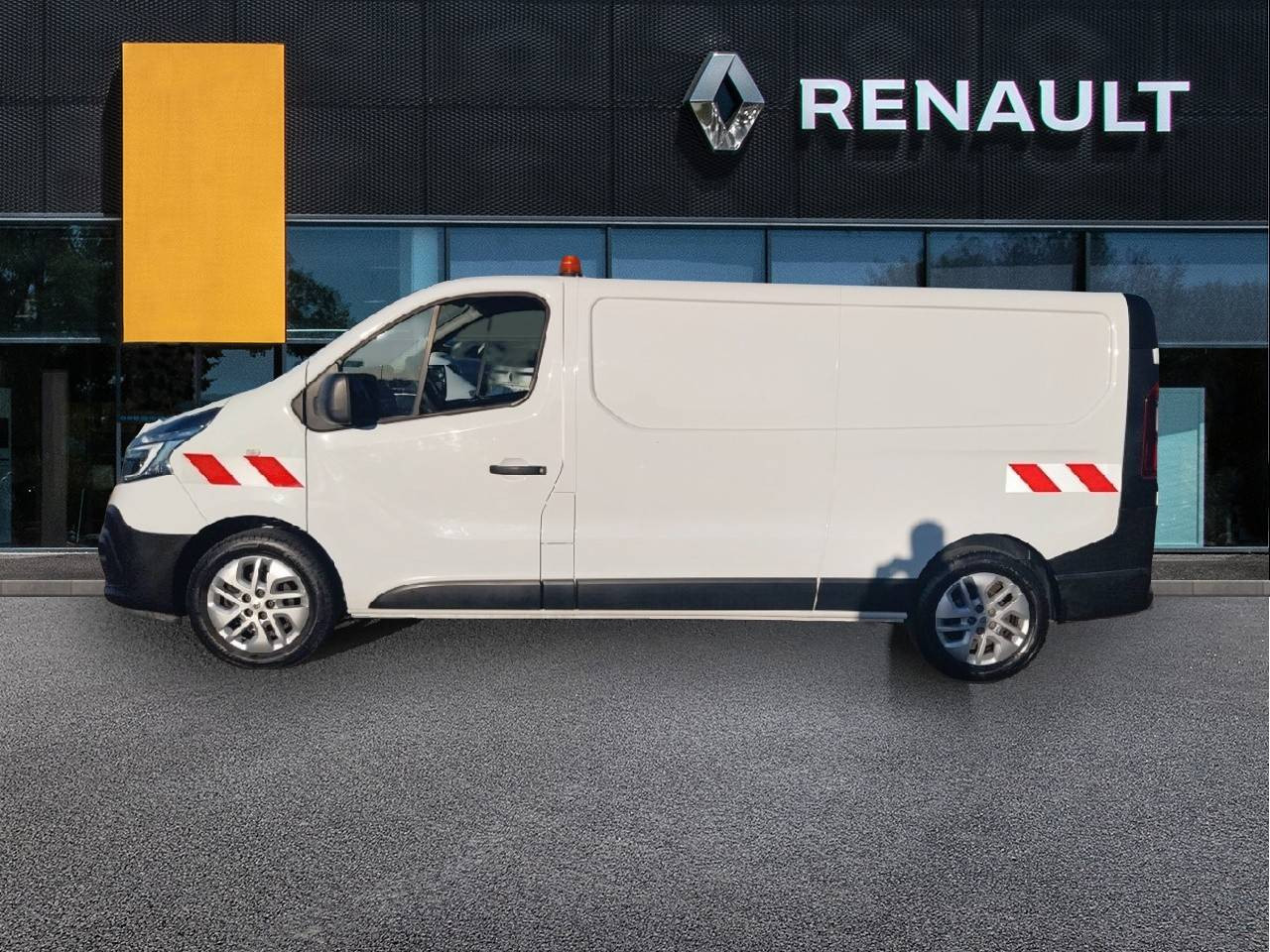 Vente en ligne Renault Trafic 3 Fourgon TRAFIC FGN L2H1 1300 KG DCI 120 au prix de 19 990 €
