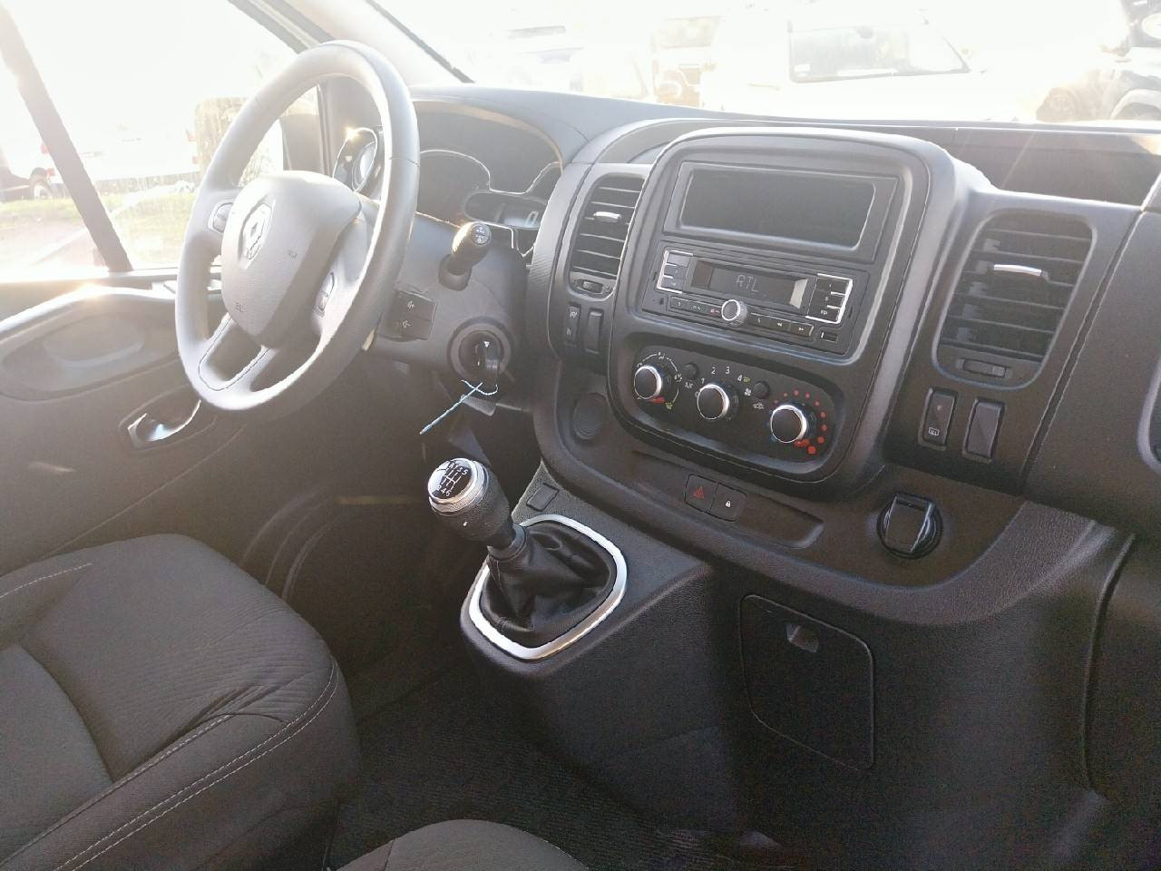 Vente en ligne Renault Trafic 3 Fourgon TRAFIC FGN L2H1 1300 KG DCI 120 au prix de 19 990 €