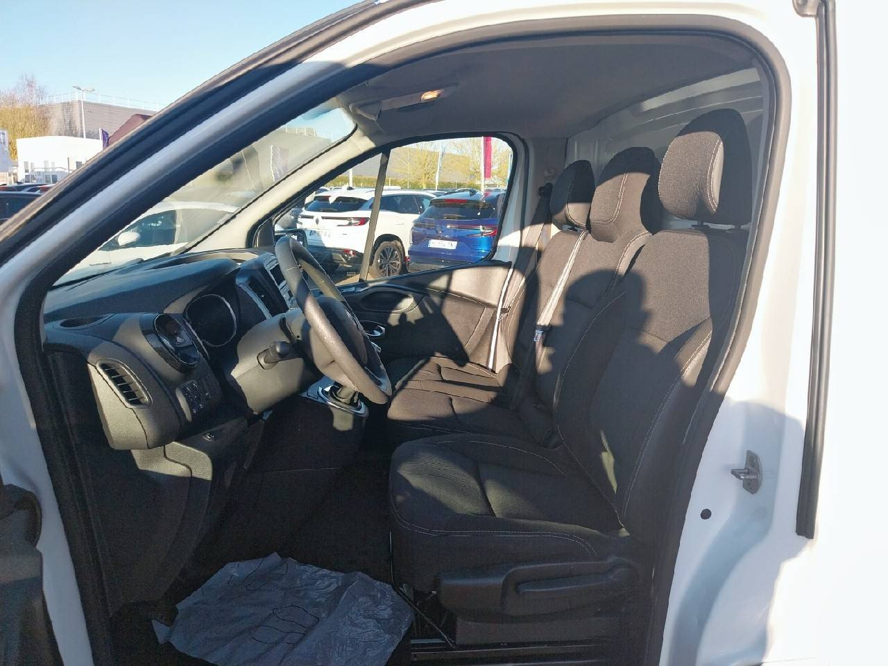 Vente en ligne Renault Trafic 3 Fourgon TRAFIC FGN L2H1 1300 KG DCI 120 au prix de 19 990 €