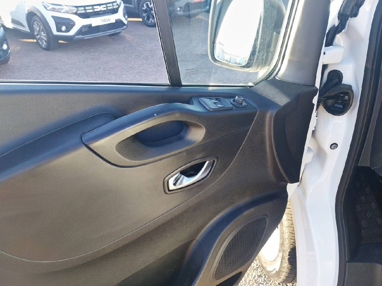 Vente en ligne Renault Trafic 3 Fourgon TRAFIC FGN L2H1 1300 KG DCI 120 au prix de 19 990 €