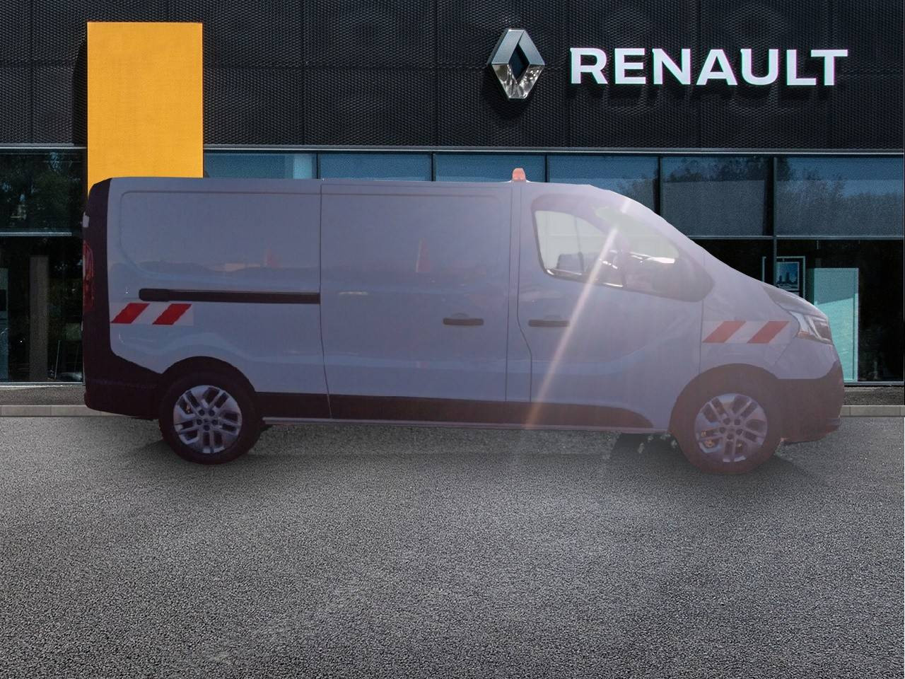 Vente en ligne Renault Trafic 3 Fourgon TRAFIC FGN L2H1 1300 KG DCI 120 au prix de 19 990 €