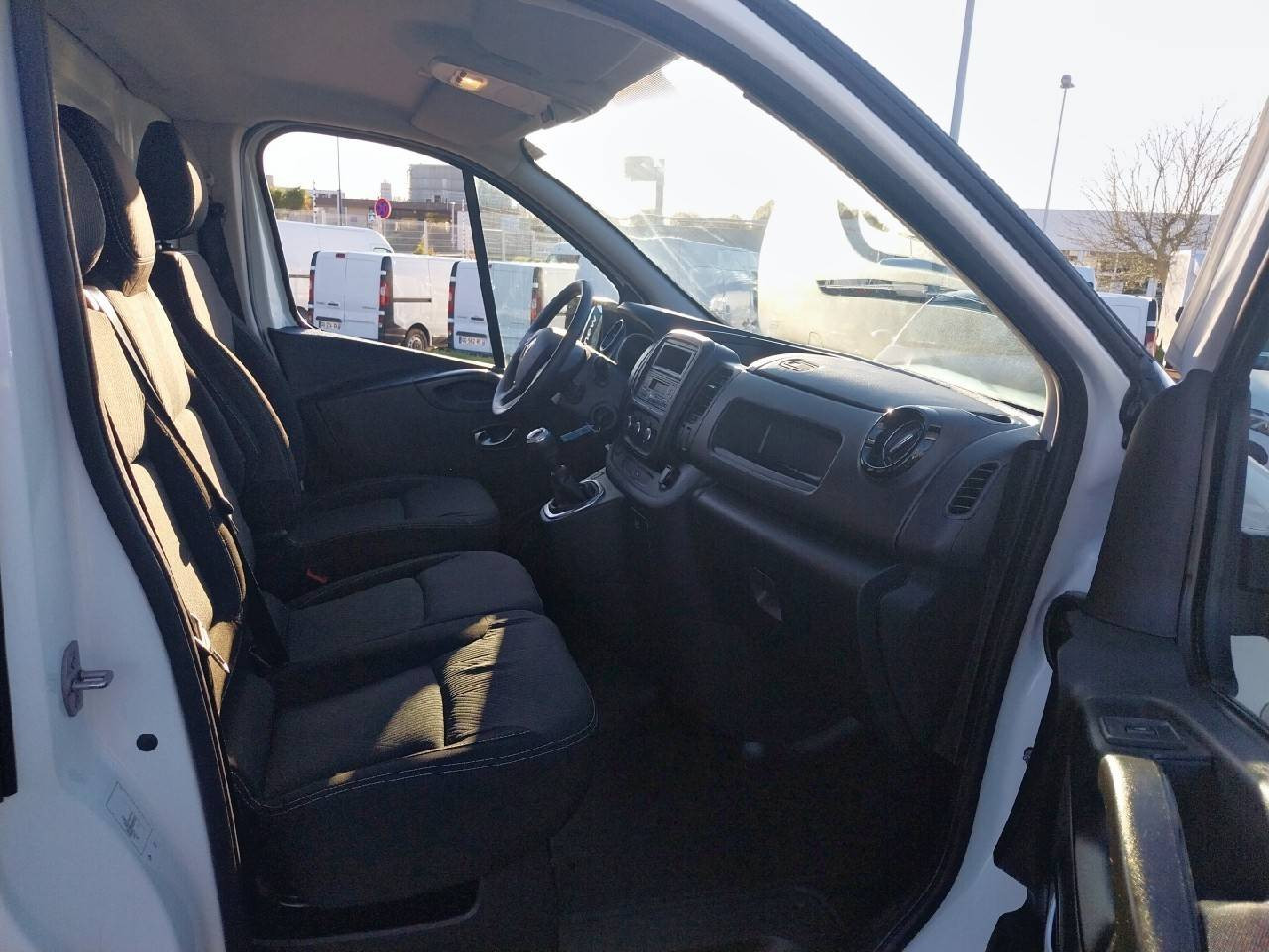 Vente en ligne Renault Trafic 3 Fourgon TRAFIC FGN L2H1 1300 KG DCI 120 au prix de 19 990 €