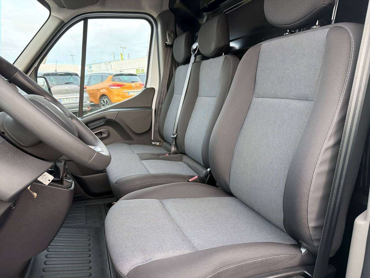 Vente en ligne Renault Master E-Tech MASTER ELECTRIQUE FGN L2H2 F3500 EV52 au prix de 35 990 €