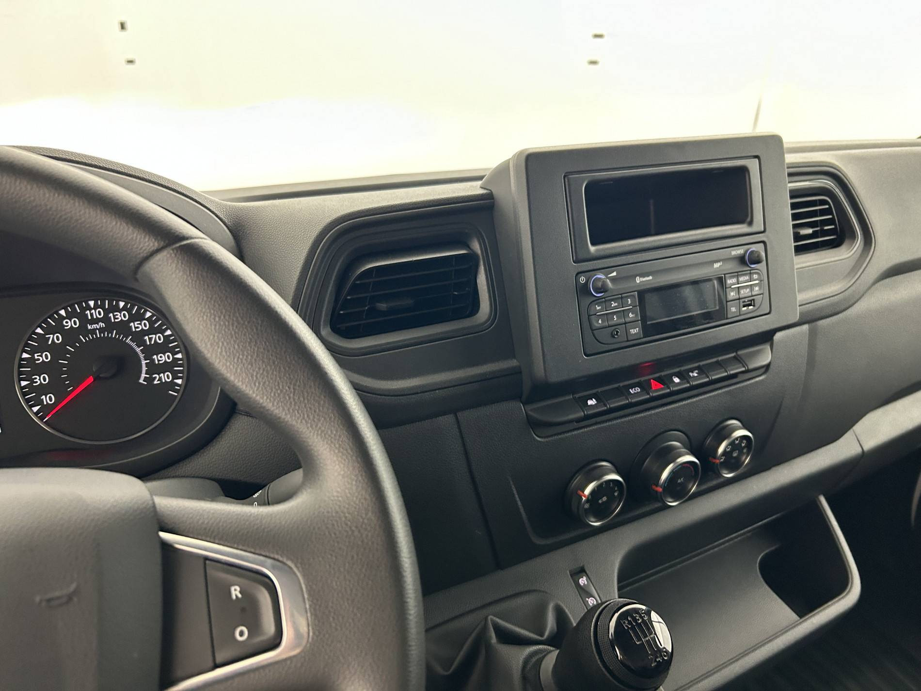 Vente en ligne Renault Master Fourgon MASTER FGN TRAC F3500 L2H2 BLUE DCI 135 au prix de 26 990 €