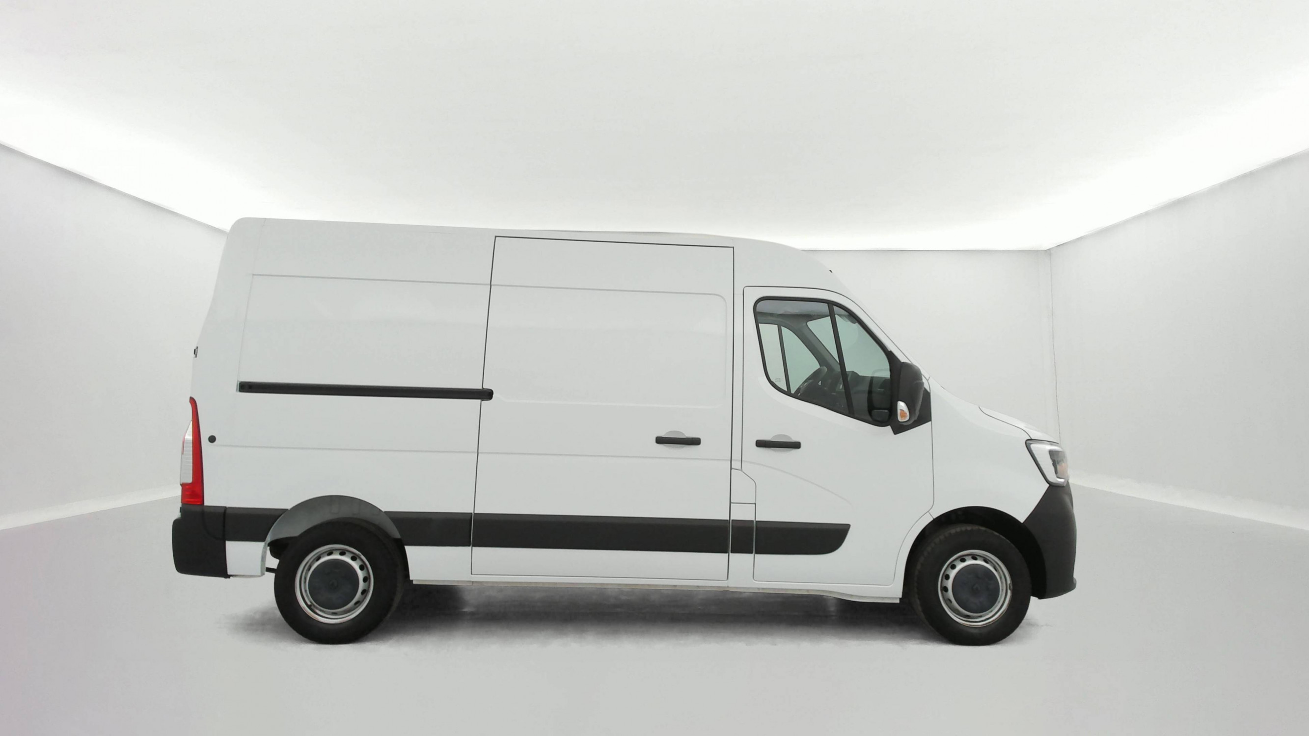 Vente en ligne Renault Master Fourgon MASTER FGN TRAC F3500 L2H2 BLUE DCI 135 au prix de 26 990 €