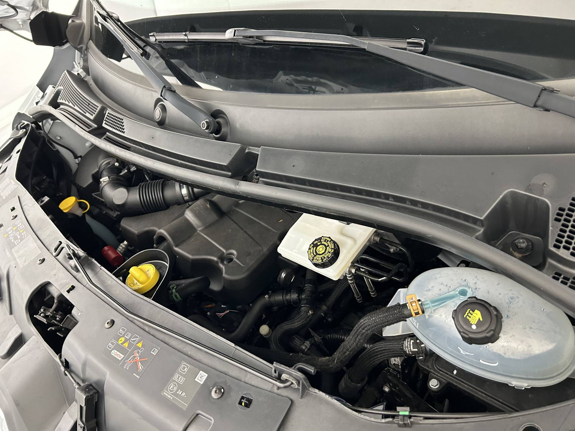 Vente en ligne Renault Master Fourgon MASTER FGN TRAC F3500 L2H2 BLUE DCI 135 au prix de 26 990 €