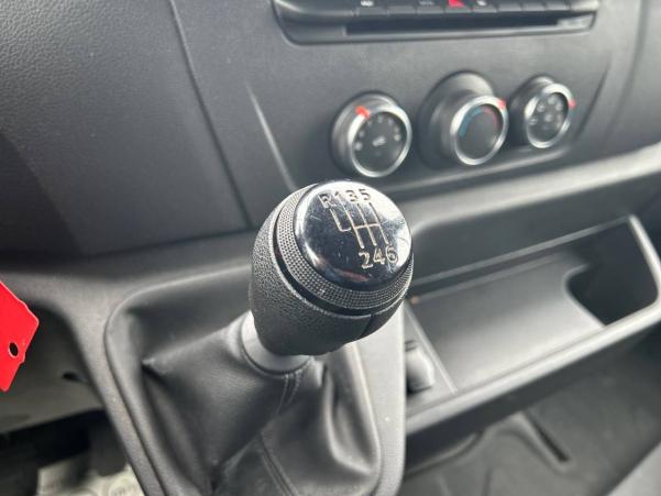 Vente en ligne Renault Master Fourgon MASTER FGN TRAC F3300 L2H2 BLUE DCI 135 au prix de 24 990 €