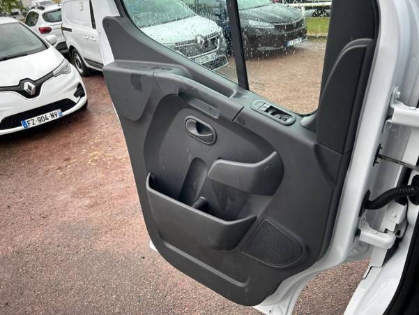 Vente en ligne Renault Master Fourgon MASTER FGN TRAC F3300 L2H2 BLUE DCI 135 au prix de 24 990 €