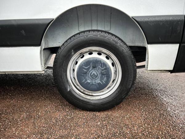 Vente en ligne Renault Master Fourgon MASTER FGN TRAC F3300 L2H2 BLUE DCI 135 au prix de 24 990 €