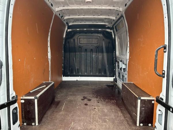 Vente en ligne Renault Master Fourgon MASTER FGN TRAC F3300 L2H2 BLUE DCI 135 au prix de 24 990 €