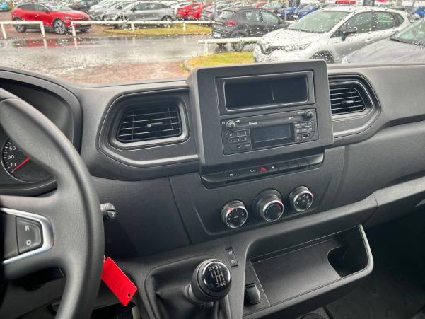 Vente en ligne Renault Master Fourgon MASTER FGN TRAC F3300 L2H2 BLUE DCI 135 au prix de 24 990 €
