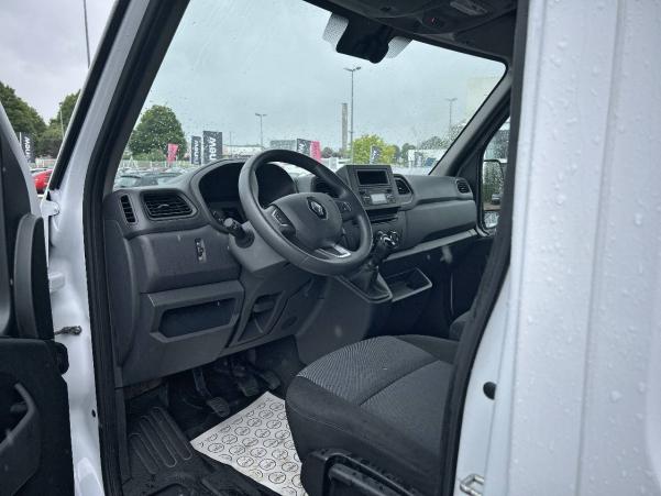 Vente en ligne Renault Master Fourgon MASTER FGN TRAC F3300 L2H2 BLUE DCI 135 au prix de 24 990 €