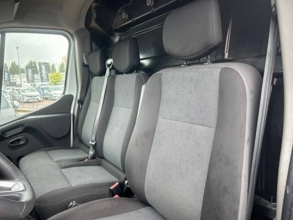 Vente en ligne Renault Master Fourgon MASTER FGN TRAC F3300 L2H2 BLUE DCI 135 au prix de 24 990 €