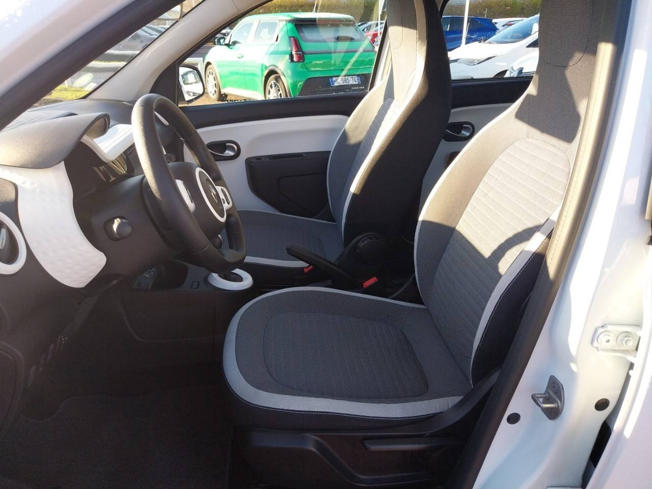 Vente en ligne Renault Twingo Electrique Twingo III E-Tech au prix de 11 990 €