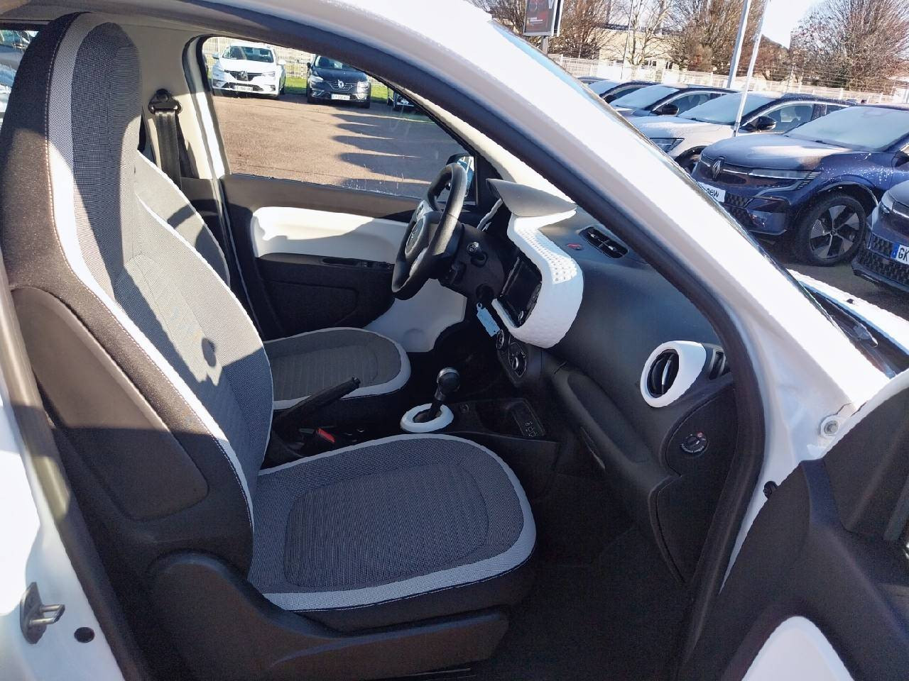 Vente en ligne Renault Twingo Electrique Twingo III E-Tech au prix de 11 990 €