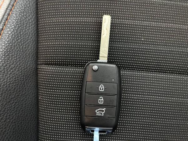 Vente en ligne Kia Stonic  1.0 T-GDi 100 ch ISG BVM5 au prix de 14 990 €