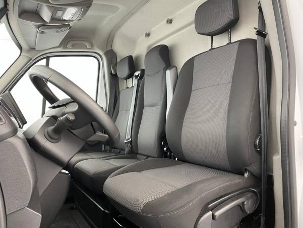 Vente en ligne Renault Master 3 Fourgon MASTER FGN TRAC F3500 L2H2 DCI 135 au prix de 21 490 €