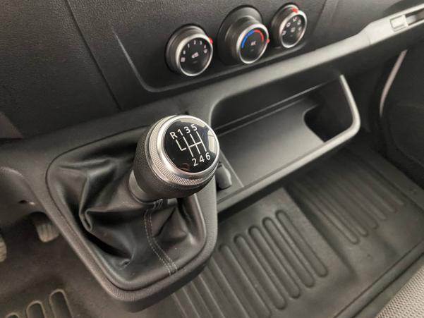 Vente en ligne Renault Master 3 Fourgon MASTER FGN TRAC F3500 L2H2 DCI 135 au prix de 21 490 €