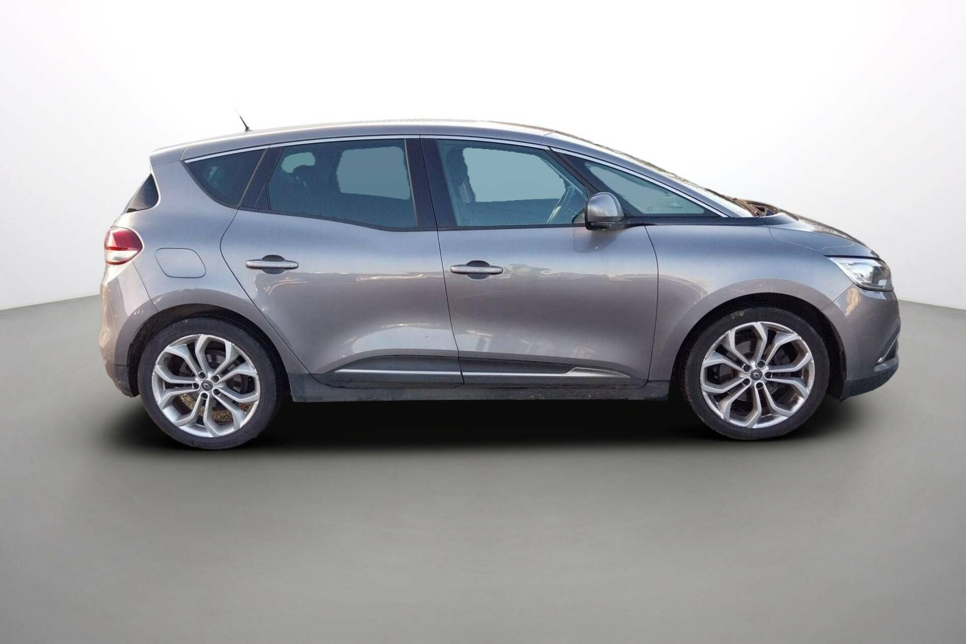 Vente en ligne Renault Scenic 4 Scenic Blue dCi 120 EDC au prix de 17 490 €