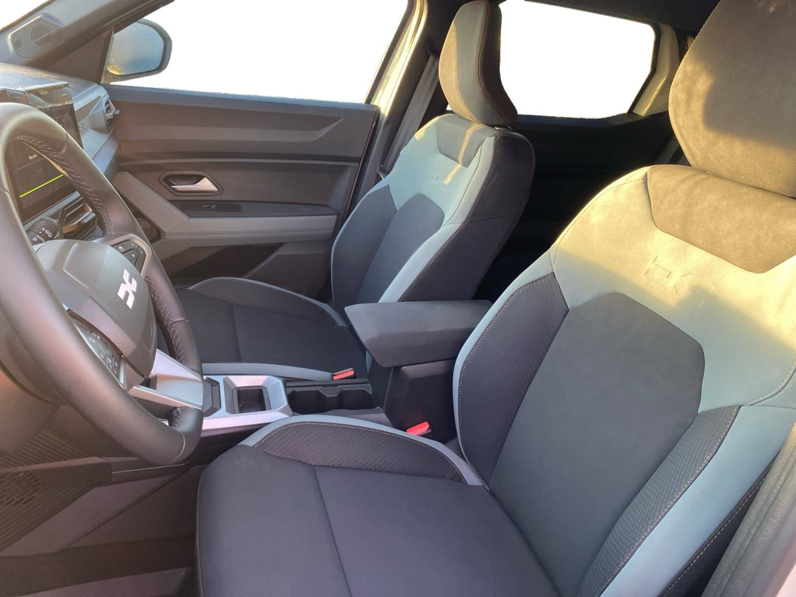 Vente en ligne Dacia Duster  Hybrid 140 au prix de 27 490 €