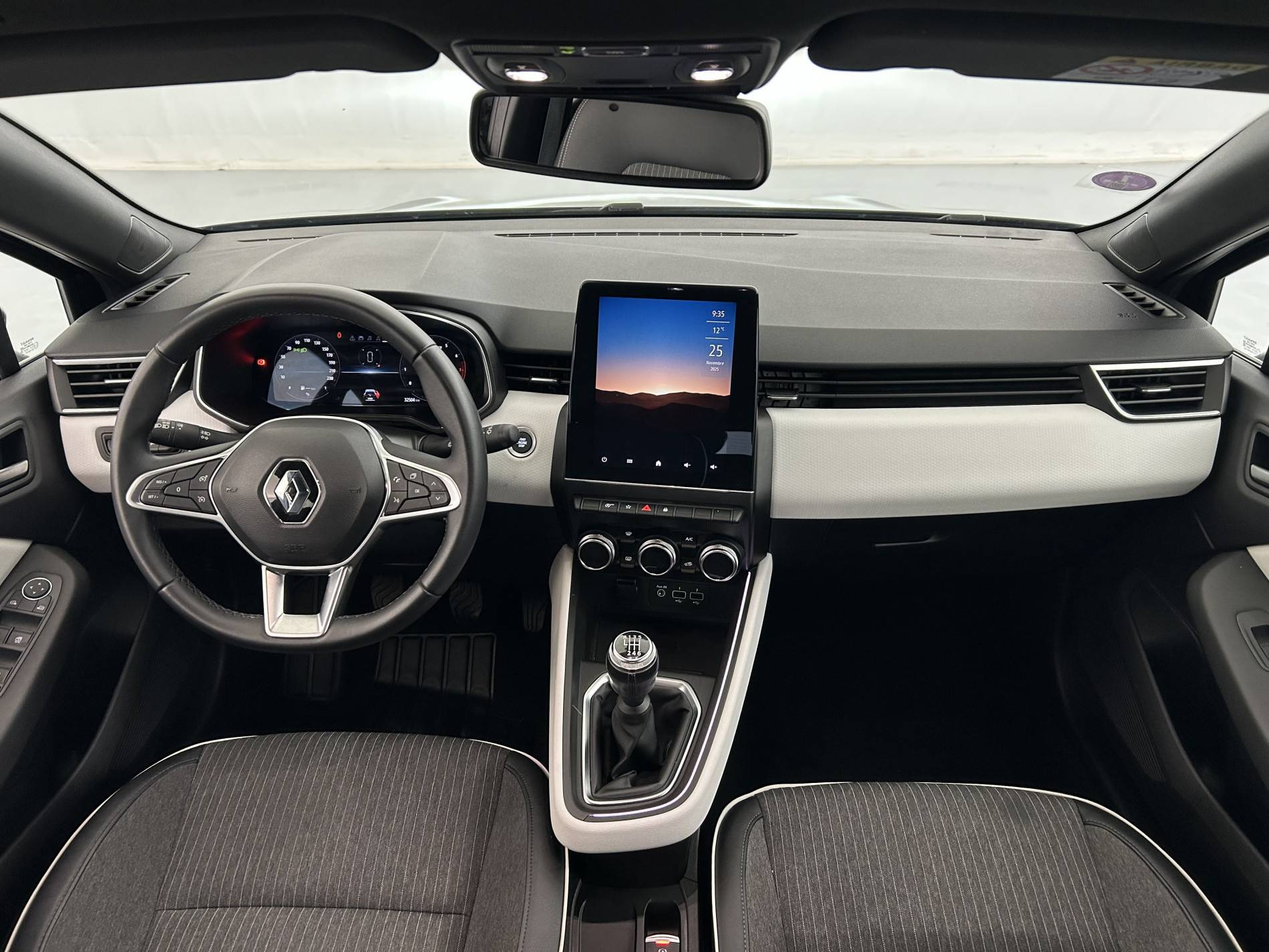 Vente en ligne Renault Clio 5 Clio TCe 90 - 21N au prix de 15 690 €