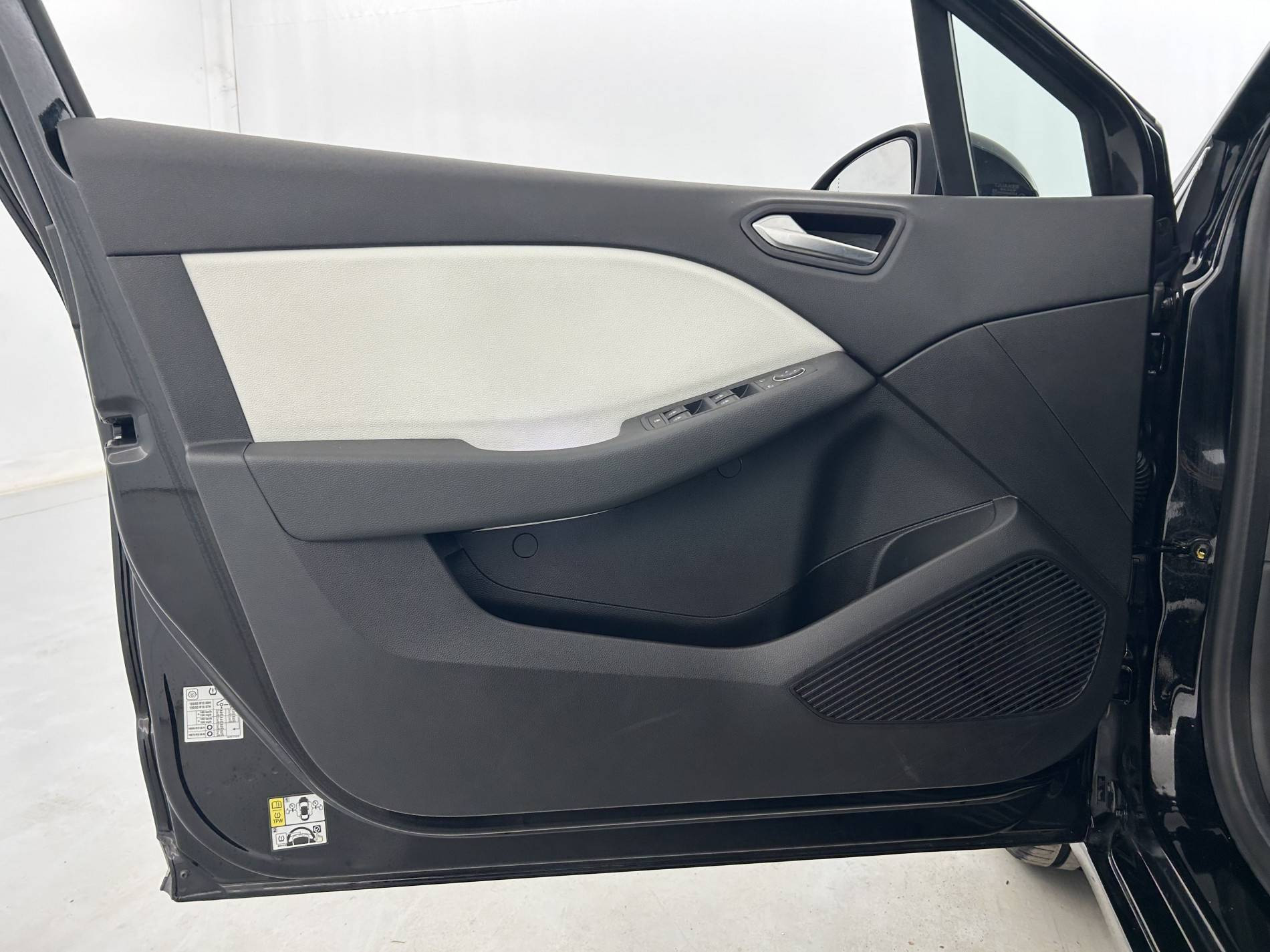 Vente en ligne Renault Clio 5 Clio TCe 90 - 21N au prix de 15 690 €