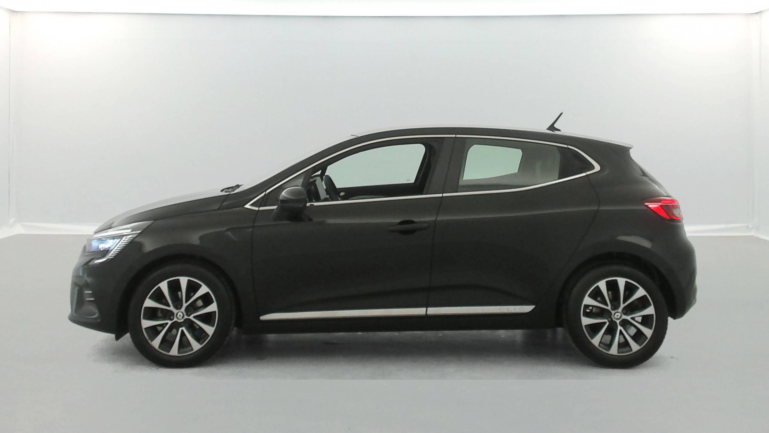 Vente en ligne Renault Clio 5 Clio TCe 90 - 21N au prix de 15 690 €