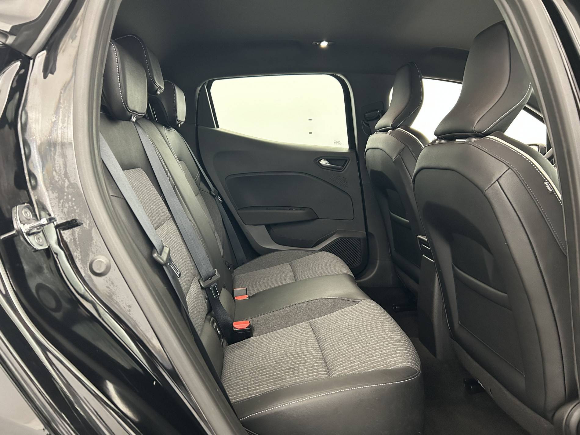 Vente en ligne Renault Clio 5 Clio TCe 90 - 21N au prix de 15 690 €