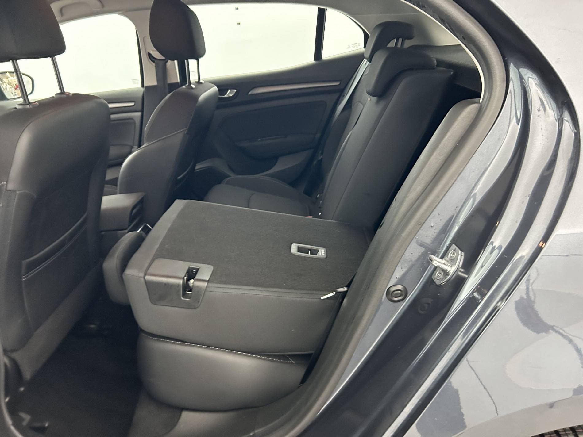 Vente en ligne Renault Megane 4 Mégane IV Berline Blue dCi 115 - 21N au prix de 13 790 €