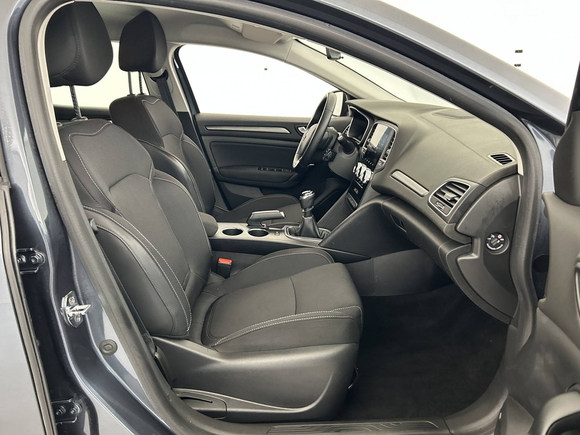 Vente en ligne Renault Megane 4 Mégane IV Berline Blue dCi 115 - 21N au prix de 13 790 €