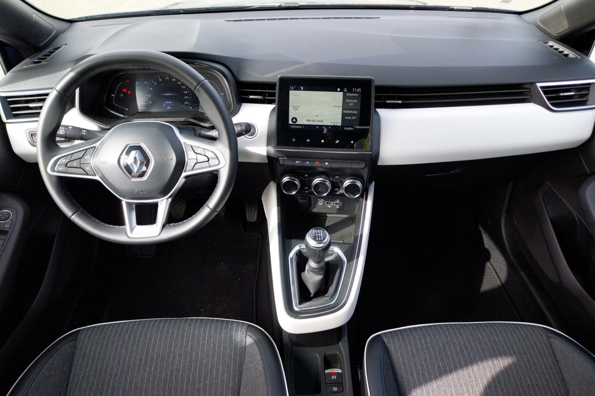 Vente en ligne Renault Clio 5 Clio TCe 90 au prix de 15 990 €