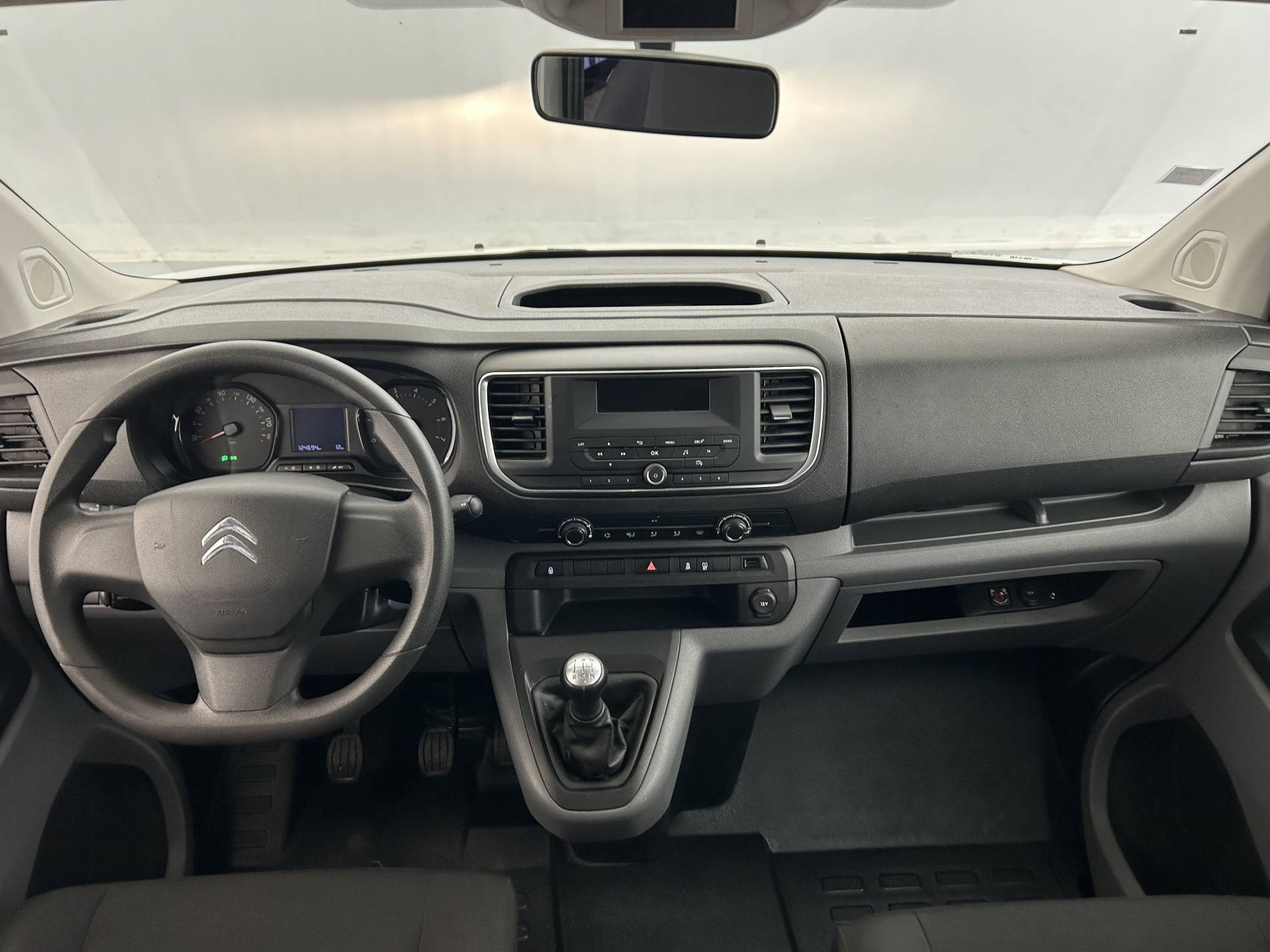 Vente en ligne Citroën Jumpy Combi Jumpy M BlueHDi 95 BVM5 au prix de 18 390 €