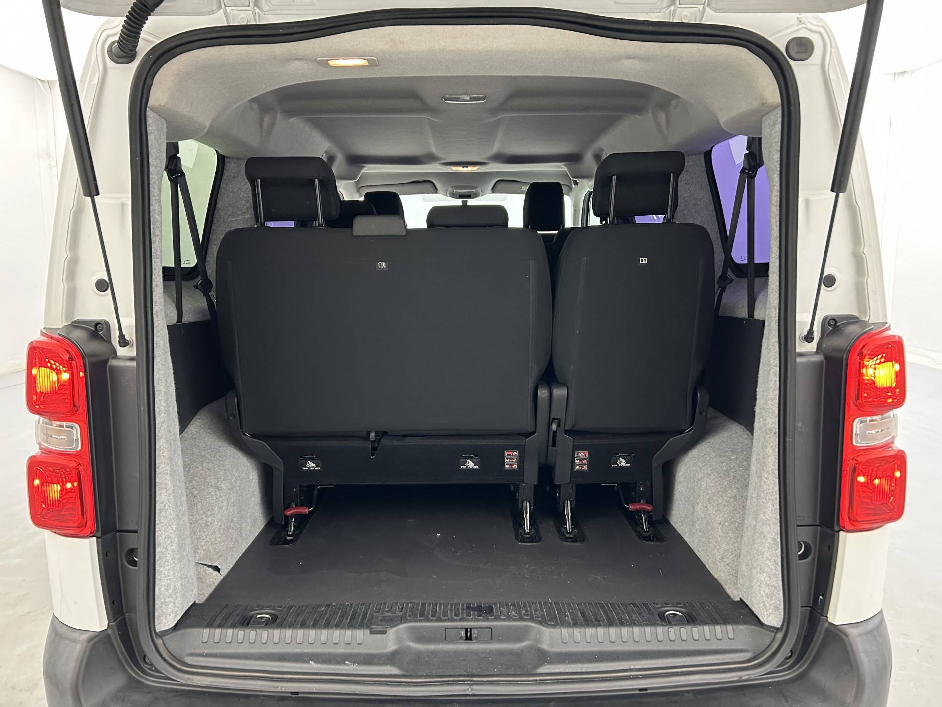 Vente en ligne Citroën Jumpy Combi Jumpy M BlueHDi 95 BVM5 au prix de 18 390 €