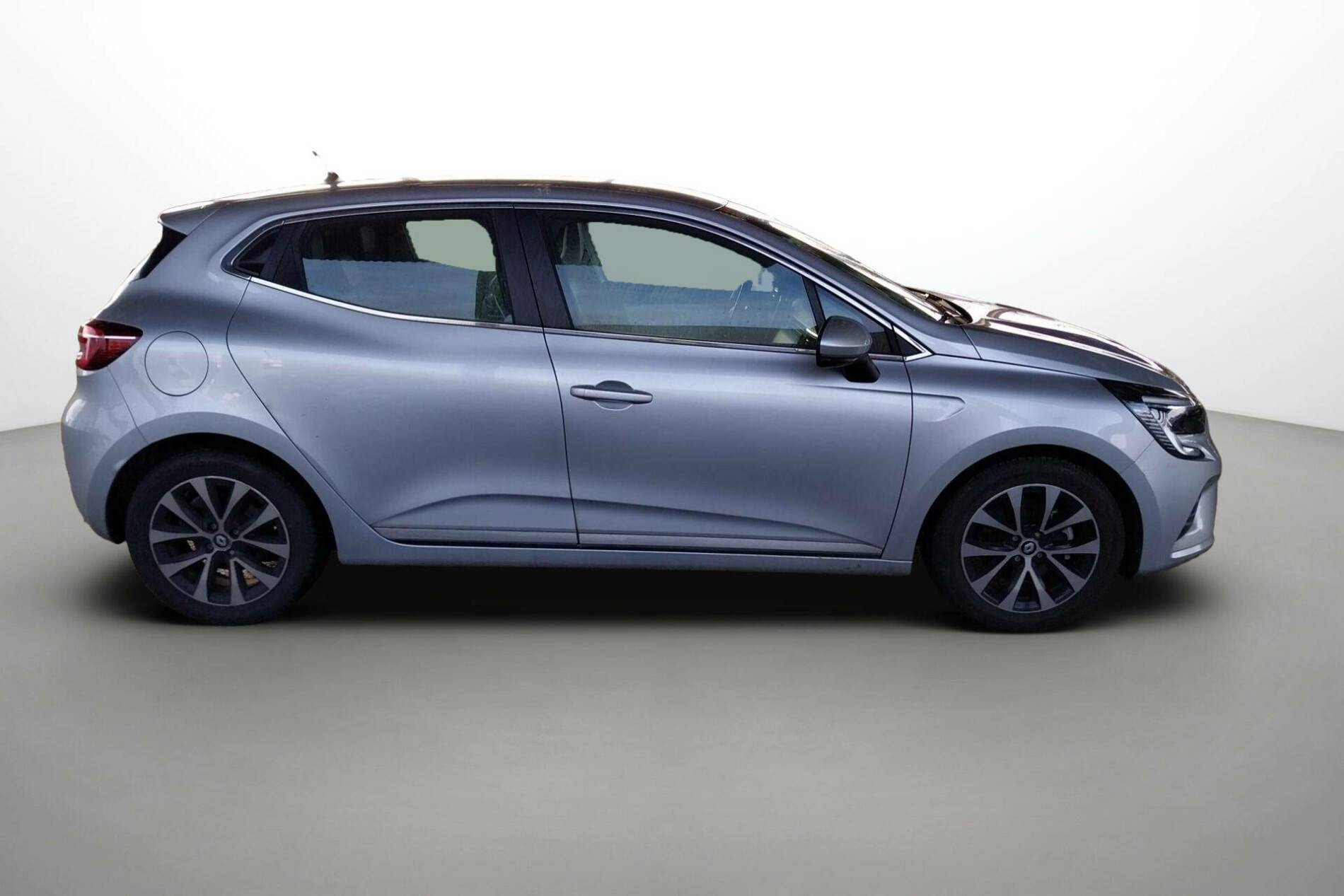 Vente en ligne Renault Clio 5 Clio E-Tech 140 - 21N au prix de 18 590 €